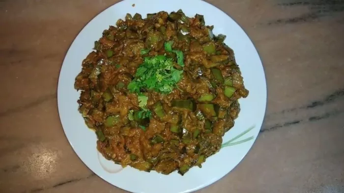 स्वाद के साथ सेहतमंद भी होती है कच्चे केले के छिलकों की सब्जी, नोट करें रेसिपी