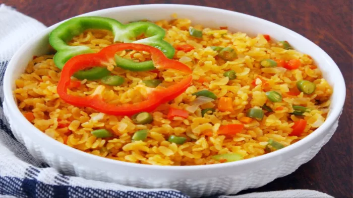घर पर बनाएं इंदौरी स्टाइल में पोहा, बस अपनाएं यह रेसिपी