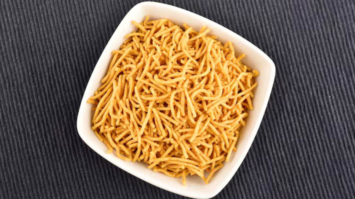 make market like aloo bhujia sev at home the pleasure of tea will double