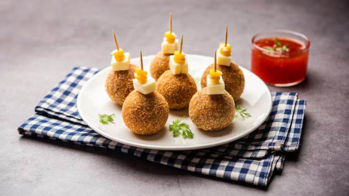 https://www.jagranimages.com/images/newimg/khanakhazana/07_2025-How_to_make_corn_semolina_balls.jpg