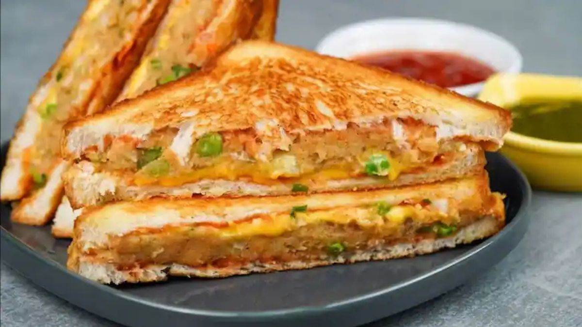 https://www.jagranimages.com/images/newimg/khanakhazana/07_2025-crispy_aloo_toast_recipe.jpg