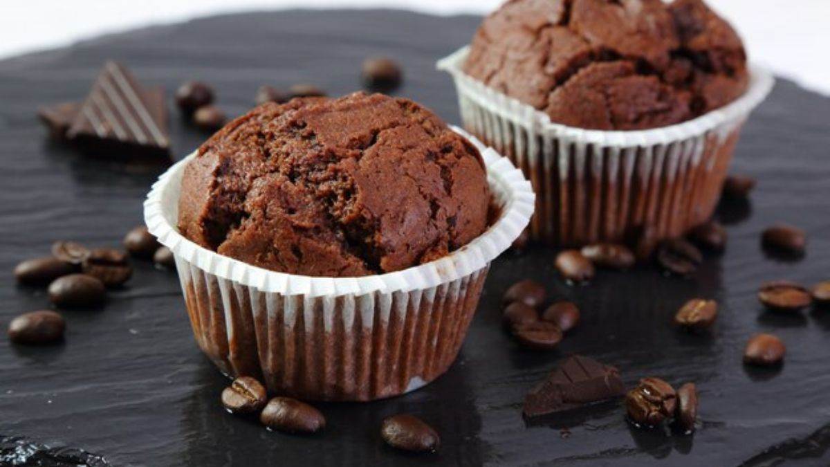 easy eggless chocolate cupcakes the simple recipe your kids will love