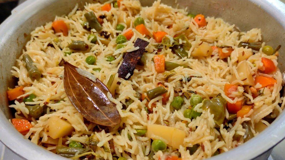 https://www.jagranimages.com/images/newimg/khanakhazana/07_2025-mixed_veg_fried_rice_recipe.jpg