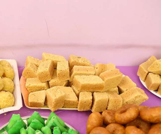 https://www.jagranimages.com/images/newimg/khanakhazana/08_2021-besan_barfi.jpg