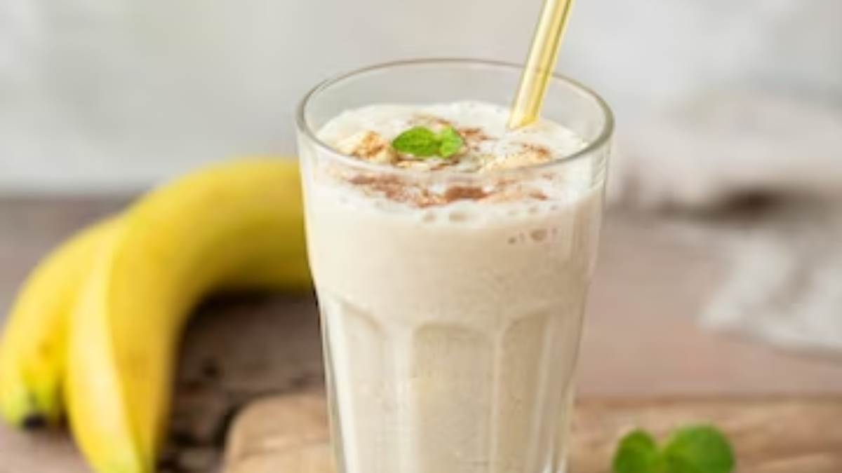 https://www.jagranimages.com/images/newimg/khanakhazana/08_2023-Banana_Coconut_smoothie.jpg