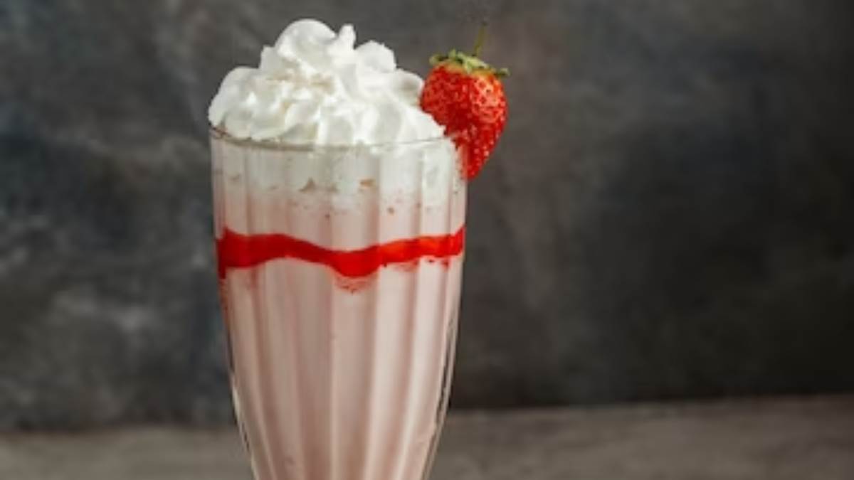 https://www.jagranimages.com/images/newimg/khanakhazana/08_2023-mixed_fruit_tension_lassi.jpg