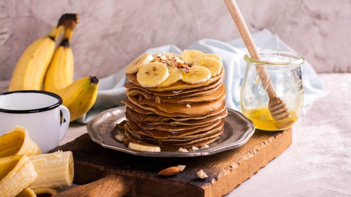 https://www.jagranimages.com/images/newimg/khanakhazana/08_2025-banana_pancake_recipe.jpg