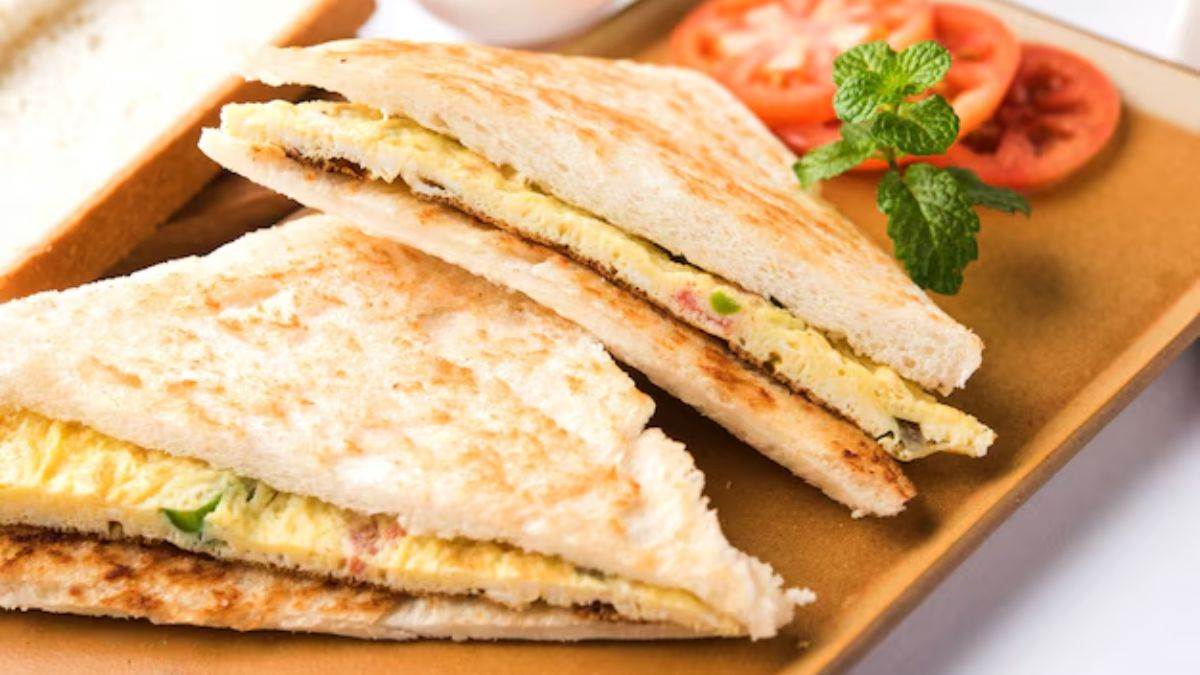 https://www.jagranimages.com/images/newimg/khanakhazana/08_2025-cheesy_bread_omelette.jpg