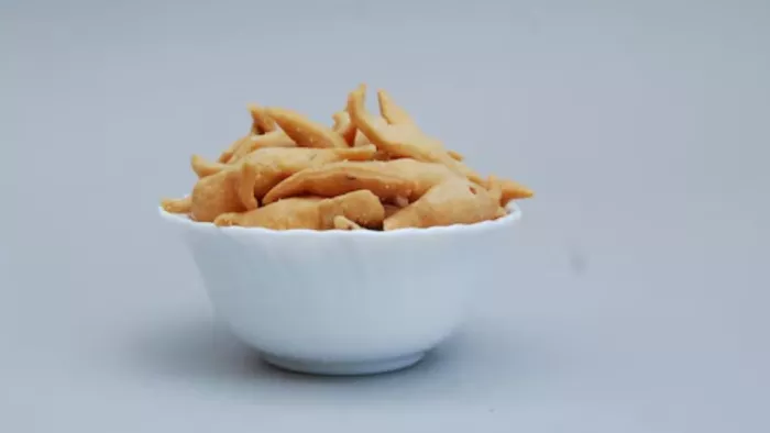 शाम की चाय के लिए बेस्ट ऑप्शन हैं नमकपारे, इसे बनाने के लिए ट्राई करें ये रेसिपी