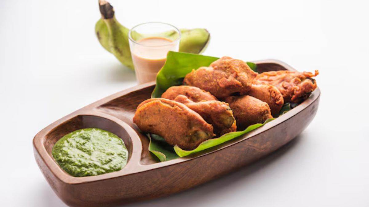 https://www.jagranimages.com/images/newimg/khanakhazana/08_2025-kele_ke_pakode_recipe.jpg