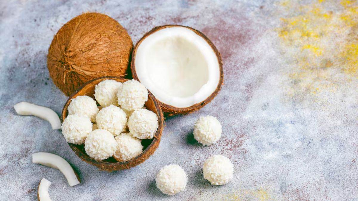 https://www.jagranimages.com/images/newimg/khanakhazana/08_2025-nariyal_laddoo.jpg