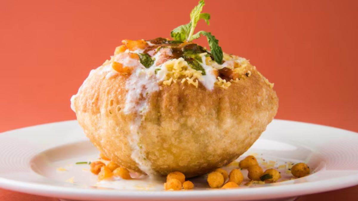 https://www.jagranimages.com/images/newimg/khanakhazana/08_2025-raj_kachori.jpg
