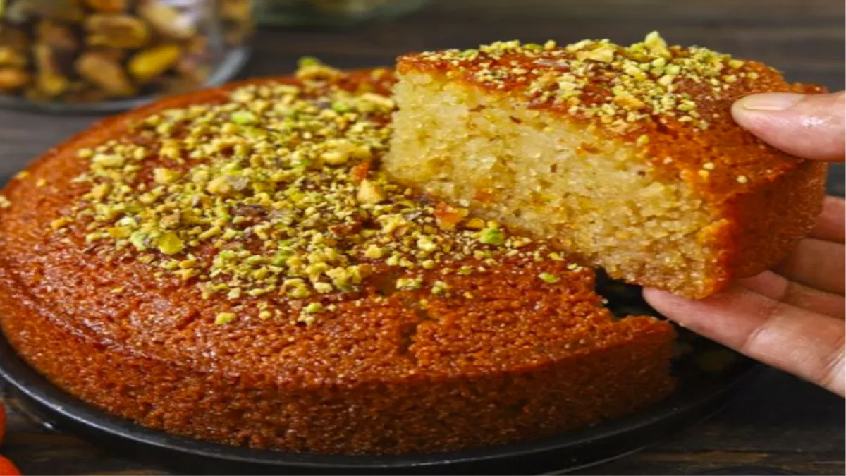 घर पर आसनी से बना सकते हैं 'एगलेस रवा केक', जानें इसकी क्विक एंड ईजी रेसिपी