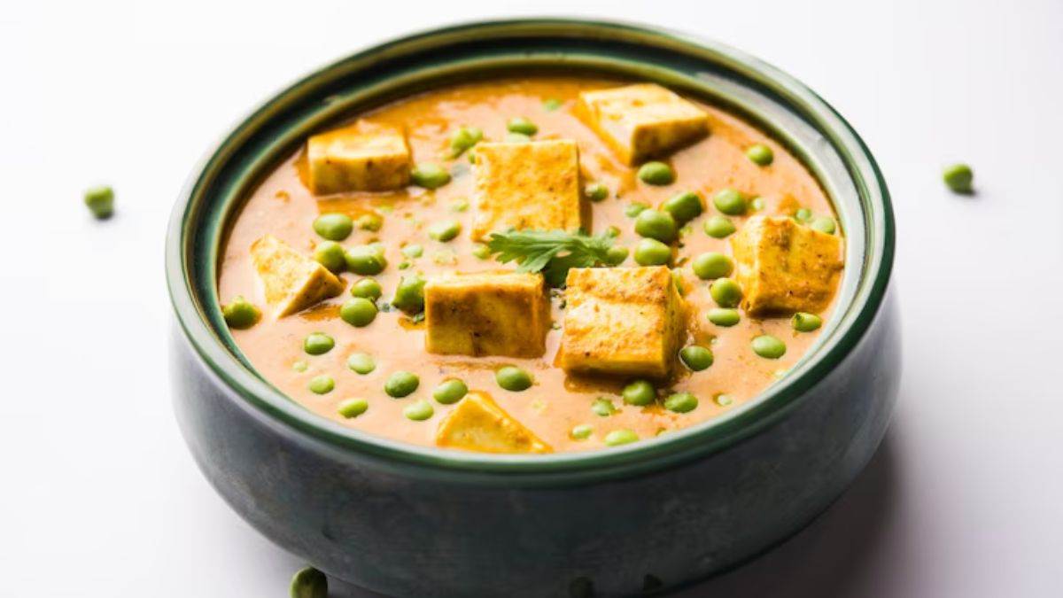 https://www.jagranimages.com/images/newimg/khanakhazana/09_2025-Matar_Paneer_(2).jpg