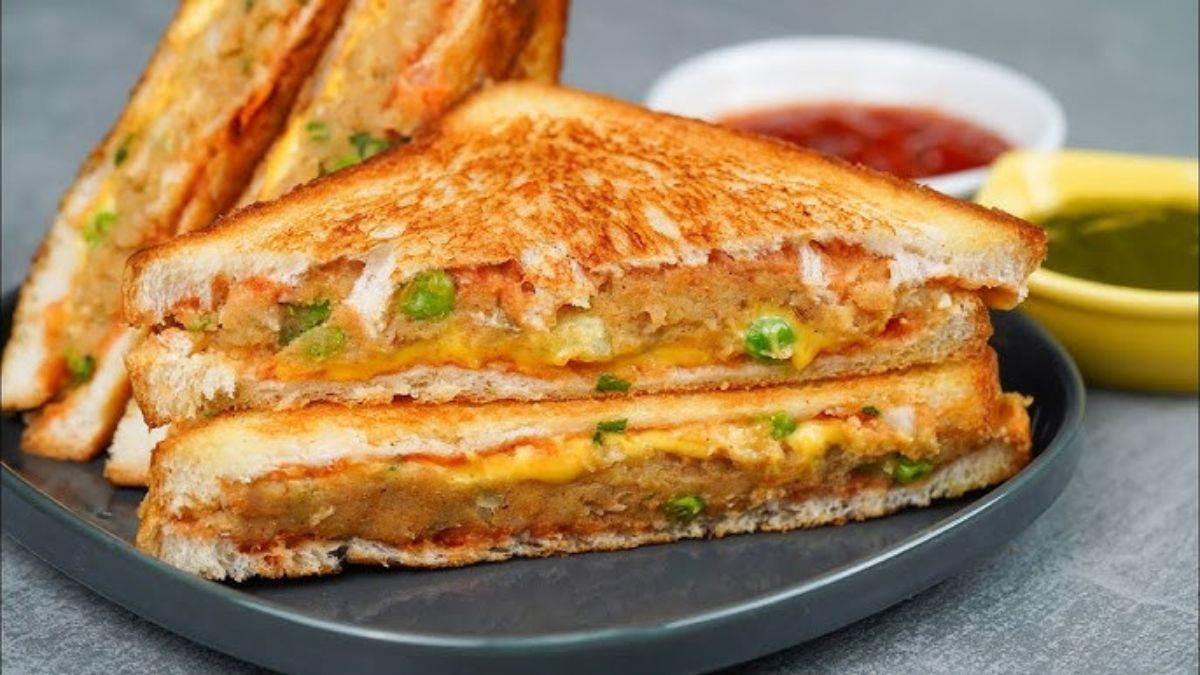 https://www.jagranimages.com/images/newimg/khanakhazana/09_2025-Potato_Sandwich.jpg