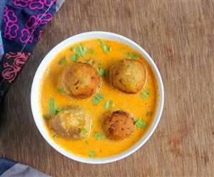 Sharad Navratri Special: व्रत में पुलाव या पूड़ी के साथ बनाएं 'बनाना कोफ्ता इन पंप्किन करी'