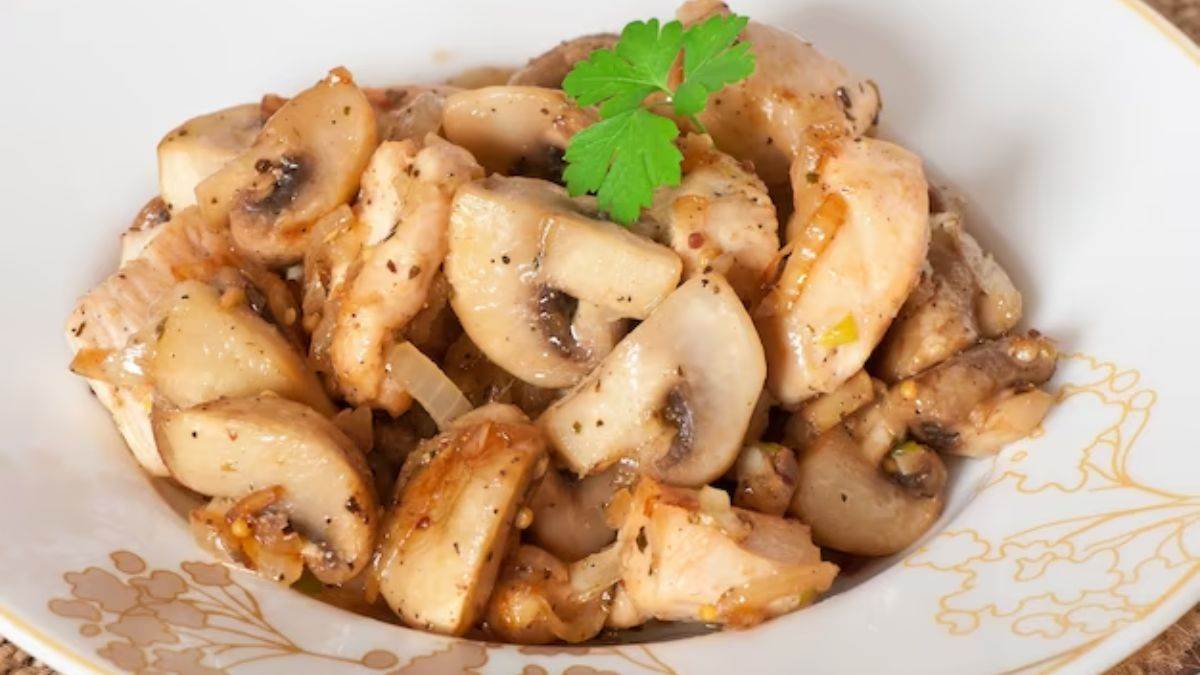 https://www.jagranimages.com/images/newimg/khanakhazana/12_2023-Butter_Garlic_Mushroom.jpg