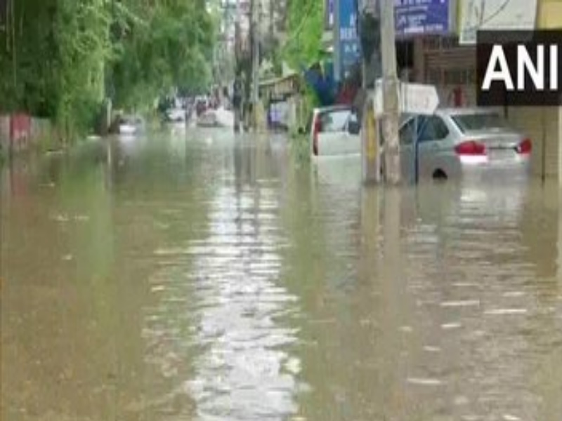 आंध्र प्रदेश में भारी बारिश के बाद बाढ़ जैसी स्थिति