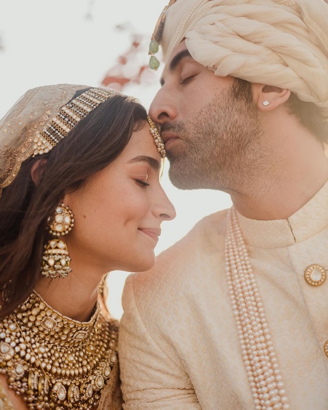 Ranbir Kapoor and Alia Bhatt Wedding viral photos : रणबीर कपूर और आलिया भट्ट  की शादी की तस्वीरें हुईं वायरल