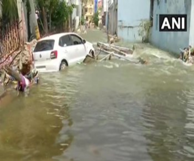 तेलंगाना में भारी बारिश का कहर जारी, कई इलाकों में भरा पानी, देखें ताजा तस्वीरें  