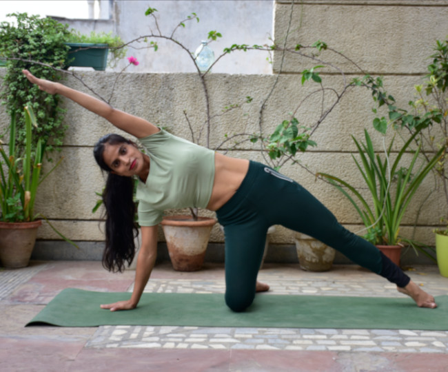 International Yoga Day: इन 5 आसनों से करें फिट रहने की शुरुआत  