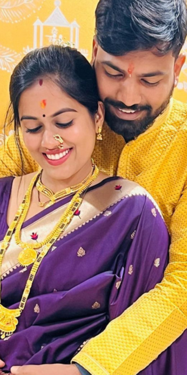 Indian Idol 12 फेम सायली कांबले की पति संग शादी के बाद पहली तस्वीर आई सामने, आप भी देखें  