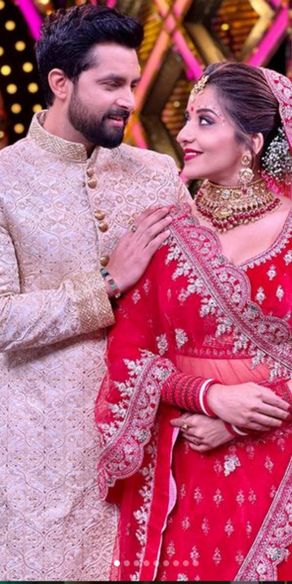 लाल जोड़े में दुल्हन की तरह सजी मोनालिसा की तस्वीरें हुईं वायरल, आपने देखीं क्या?  