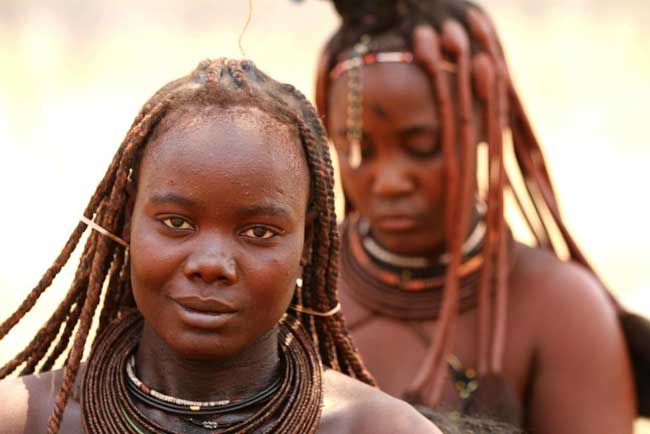 पानी का इस्तेमाल नहीं करती यहां की महिलाएं, फिर भी मानी जाती हैं खूबसूरत, देखें तस्वीरें