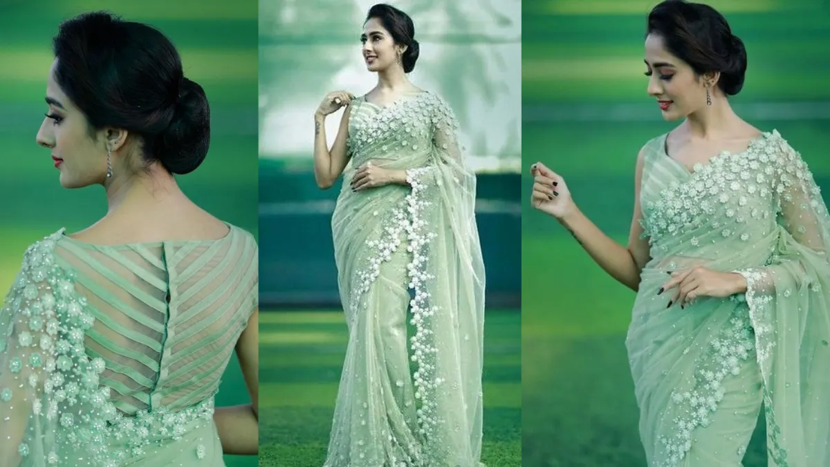 ट्रेंडी Designer Saree के साथ शादी-त्योहारों पर बिखेरे अपना जलवा!