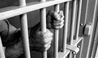 वाराणसी : क्षमता से तीन गुना बंदियों से फुल है जिला जेल, बैरक में ठूस-ठूस कर रखे गए हैं कैदी