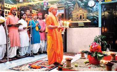ब्रह्ममुहूर्त में सीएम ने किया मां दुर्गा सप्तशती का पाठ