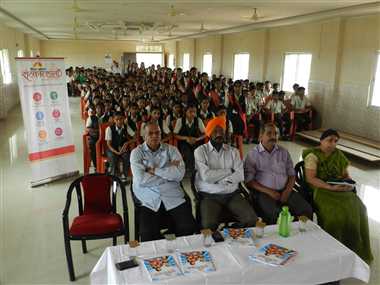 ब्लू बेल्स इंग्लिश स्कूल में हुई संस्कारशाला