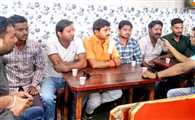 MillennialsSpeak : #RaajniTEA पर गोरखपुर में उठी मांग, रोजगार उपजाए, गरीबी मिटाए ऐसी चाहिए सरकार