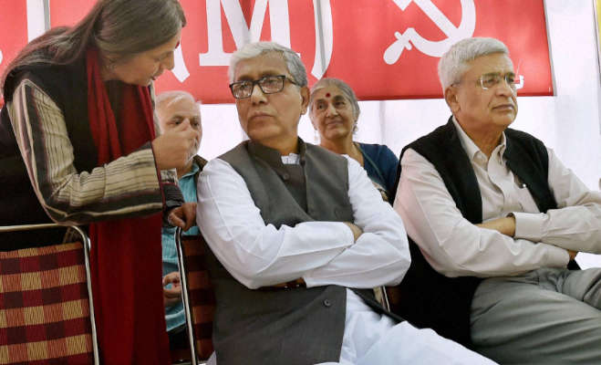 फोटो : पीटीआर्इ पश्चिम बंगाल cm ममता बनर्जी ही नहीं ये सीएम भी बैठ चुके हैं धरने पर