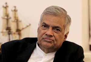 श्रीलंका राजनीतिक संकट : पीएम रणिल विक्रमसिंघे का आरोप, संसद में बहुमत जुटाने के लिए खरीदे जा रहे सांसद