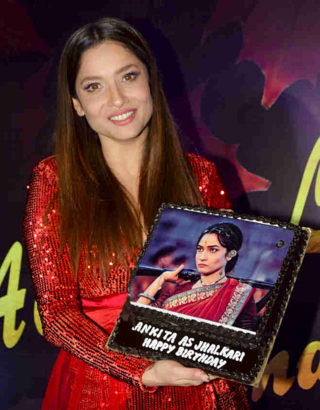 मणिकर्णिका से बॉलीवुड में डेब्यू करने जा रही अंकिता लोखंडे ने कंगना रनौत के साथ इस तरह मनाया जन्मदिन