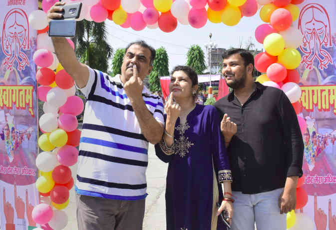 Lok Sabha Elections 2019 7th Phase Gorakhpur Live Update: 5 बजे तक बांस गांव में 50.76 तो गोरखपुर में 54.18 प्रतिशत हुआ मतदान