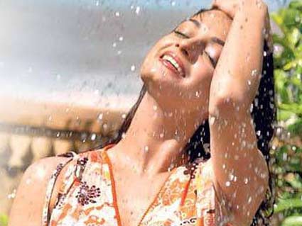 Makeup tips for rainy season