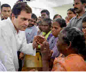 केरल में राहुल गांधी ने किया एेसा काम, जिसके लिए उन्होंने हेलीकाॅप्टर में बैठ किया 30 मिनट इंतजार