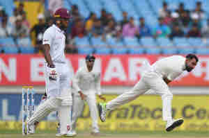 Ind vs Wi : मोहम्मद शमी ने वेस्टइंडीज के कप्तान को अलग तरीके से किया बोल्ड, वीडियो में देखें कहां गिरा स्टंप