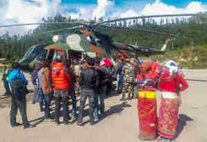 नेपाल में फंसे 250 से अधिक भारतीय तीर्थयात्रियों को निकाला गया, अब भी लगभग 1000 यात्री फंसे