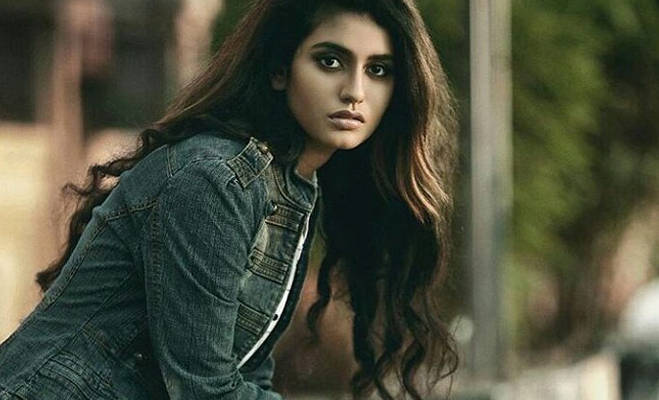 खास नहीं आम लड़कियों जैसी जिंदगी जीती हैं सोशल मीडिया सेनसेशन प्रिया प्रकाश,तस्वीरें तो यही कहती हैं