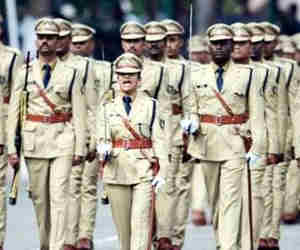 सिंगापुर में गर्मी के कारण बदली है पुलिस की वर्दी, पर भारतीय पुलिस की खाकी वर्दी के पीछे छिपा है यह राज!