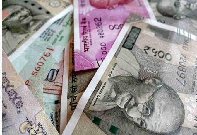 अचानक से सिंचाई भवन पहुंचे सिंचाई मंत्री ने गेट कराया लॉक, दिया 69 कर्मचारियों का वेतन काटने का आदेश