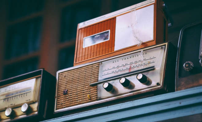 प्रतीकात्मक तस्वीर world radio day : रेडियो की आवाज ने बना दिया युद्ध के मैदान को शांति का बगीचा,जानें क्यों मनाते हैं वर्ल्ड रेडियो डे
