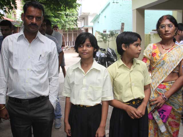 रिमझिम-अंजलि ने पिता के साथ जाने से किया इनकार