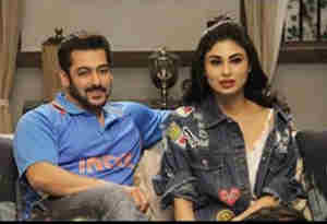 पहले अक्षय कुमार की 'गोल्ड' हथियाई अब 'दबंग 3' में सलमान संग नागिन मौनी रॉय करेंगी रोमांस