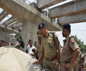 वाराणसी फ्लाईओवर हादसा : हादसे के गुनाहगारों की तलाश शुरू , पुलिस ने नहीं किया रूट डायवर्जन