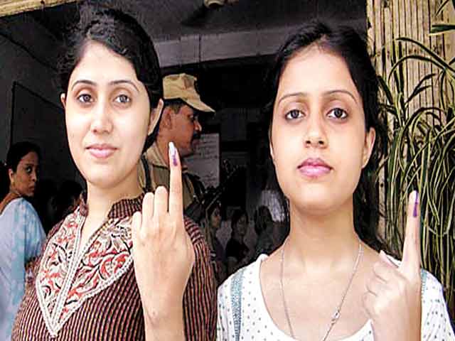 डुप्लीकेट कार्ड के लिए लड़नी पड़ रही है जंग