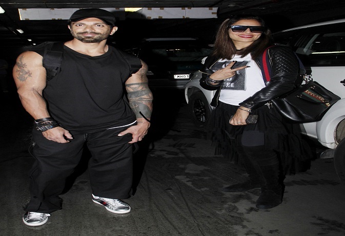 बिपाशा बासु व करण सिंह ग्रोवर। फोटो साभार: योगेन शाह। एअरपोर्ट पर इस अंदाज में नजर आए 'धड़क' के स्टार्स सहित कई अन्य सेलेब्रिटी